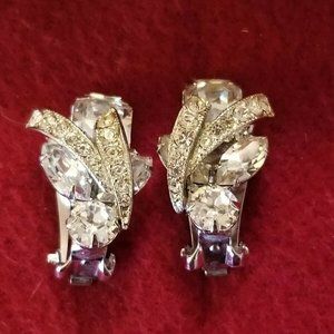 STUNNING! Vintage WEISS Signed clip on earrings